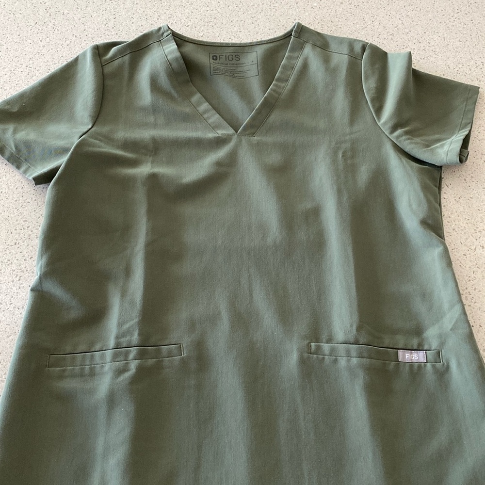 Figs Casma scrub top